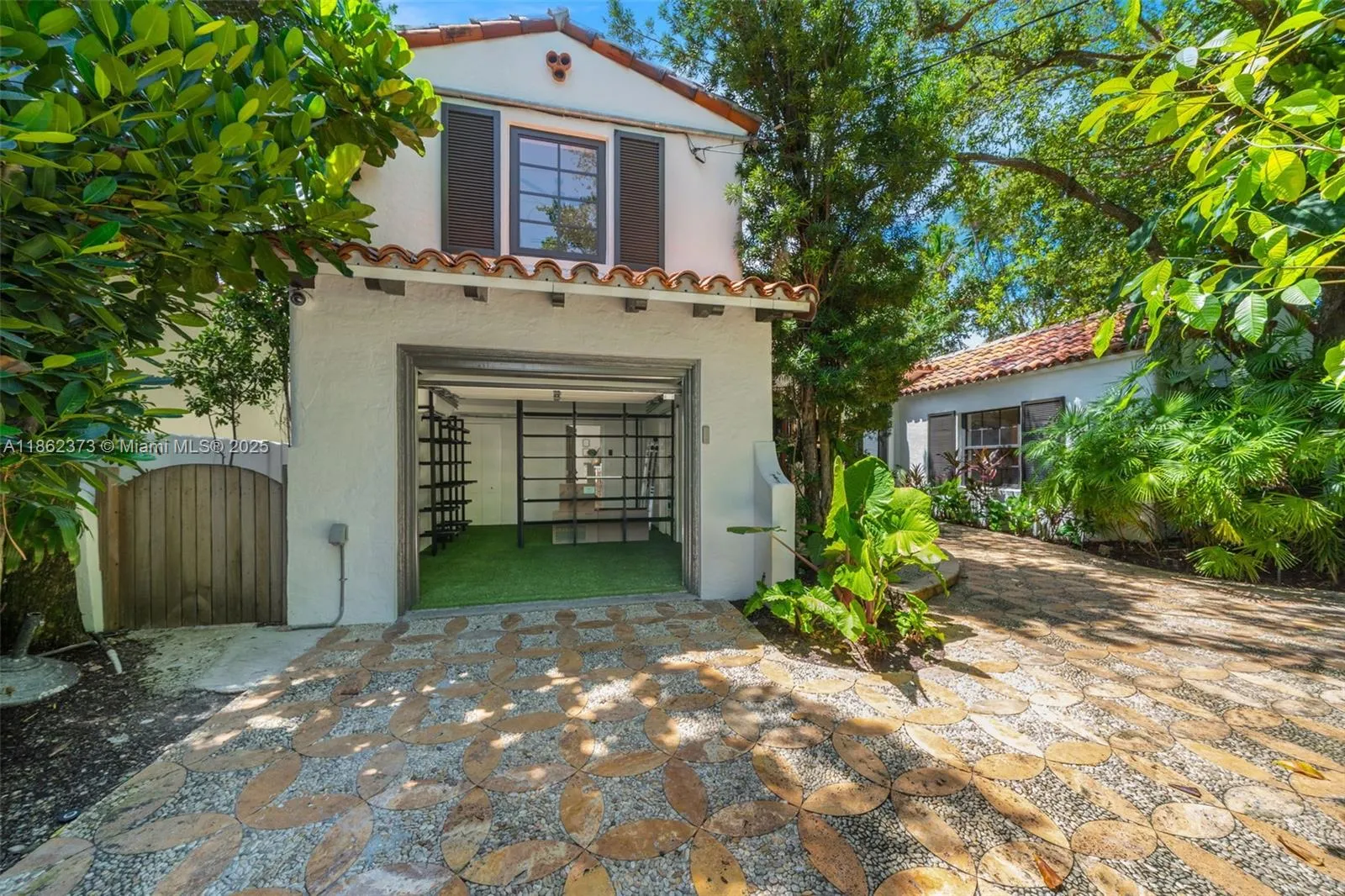 Miami Beach, Florida 33140, United States, 3 Bedrooms Bedrooms, ,4 BathroomsBathrooms,Residential,Active,197363