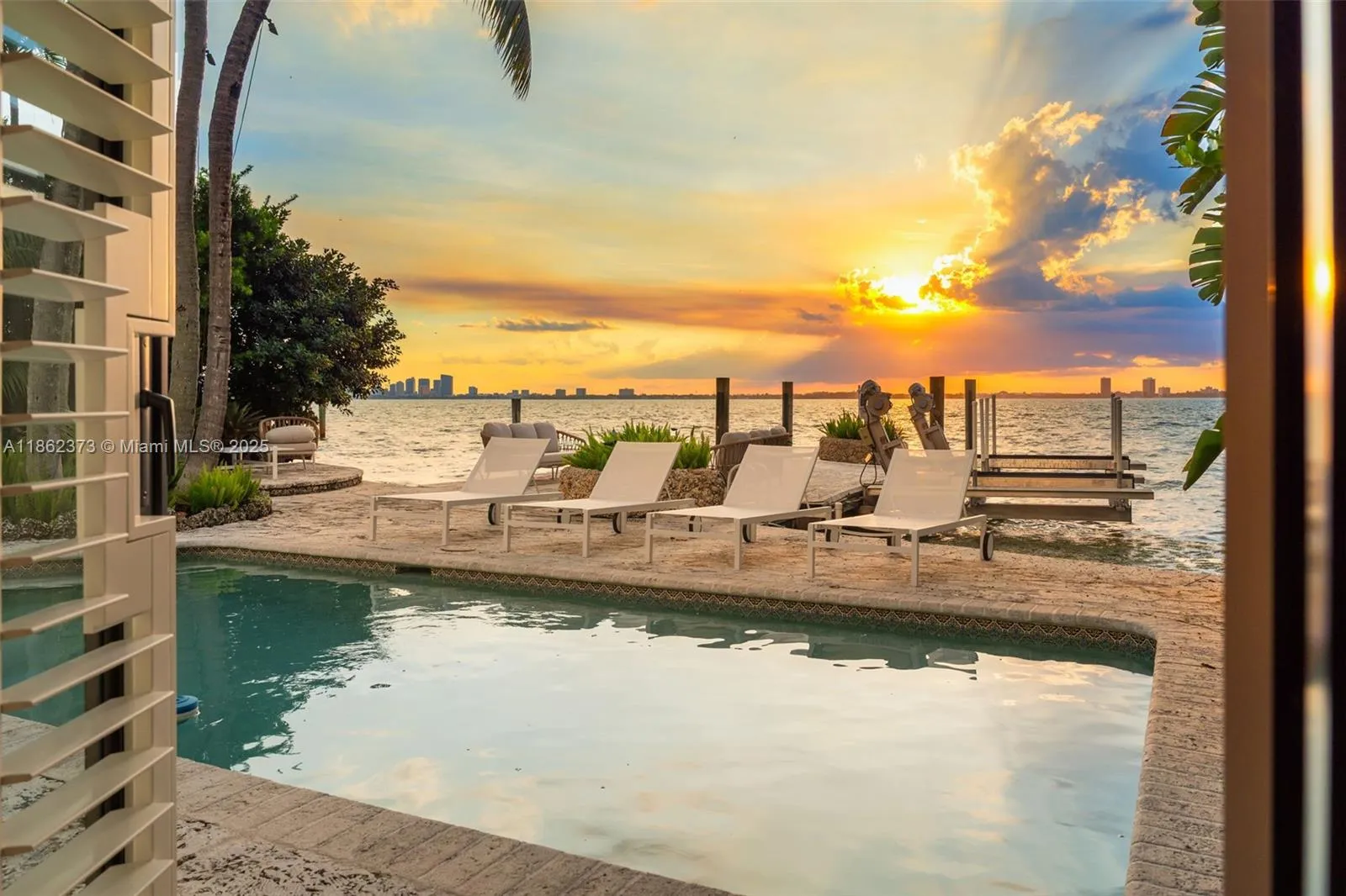 Miami Beach, Florida 33140, United States, 3 Bedrooms Bedrooms, ,4 BathroomsBathrooms,Residential,Active,197363