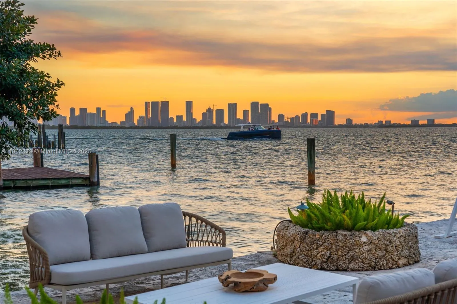 Miami Beach, Florida 33140, United States, 3 Bedrooms Bedrooms, ,4 BathroomsBathrooms,Residential,Active,197363