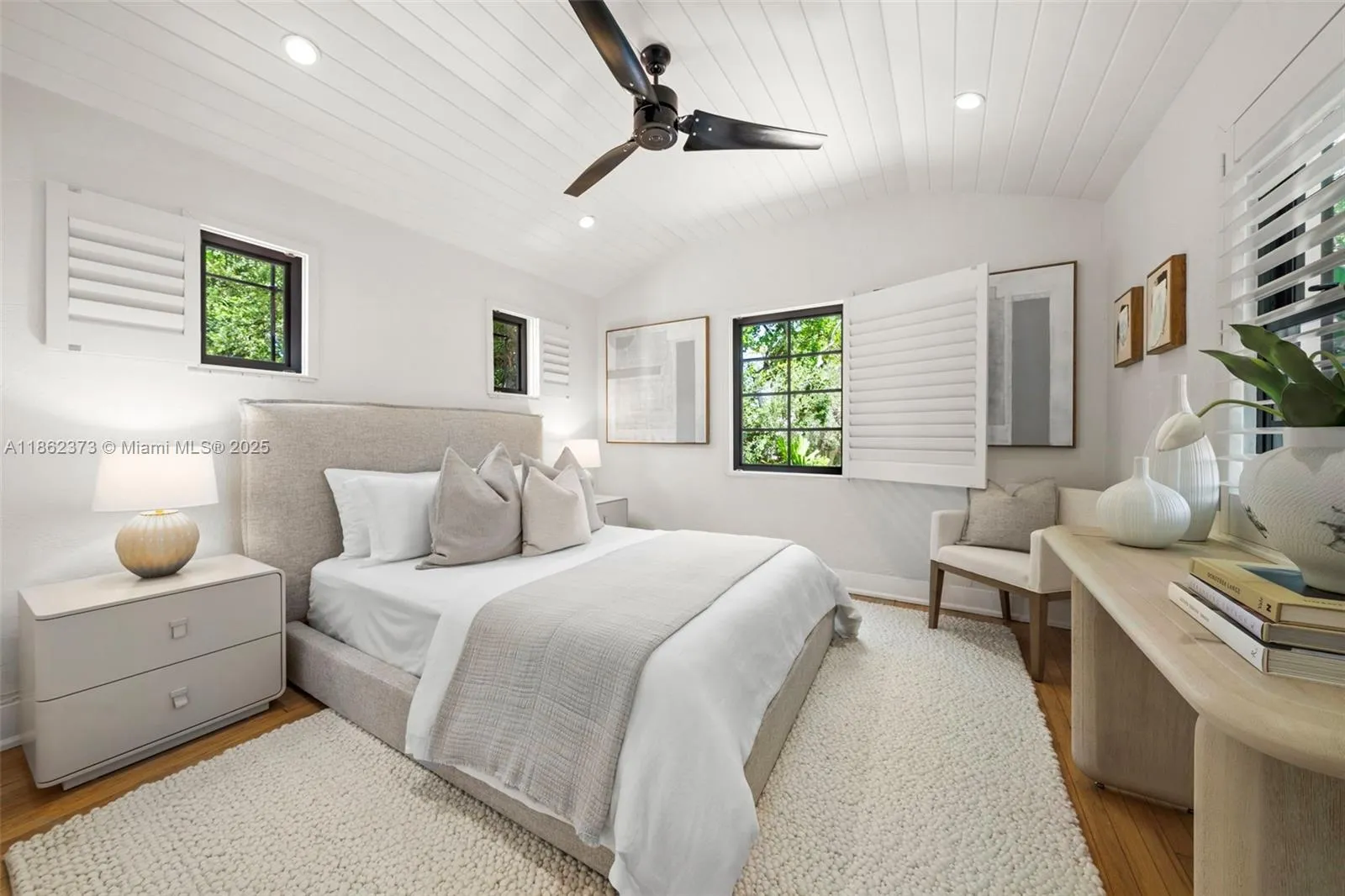 Miami Beach, Florida 33140, United States, 3 Bedrooms Bedrooms, ,4 BathroomsBathrooms,Residential,Active,197363