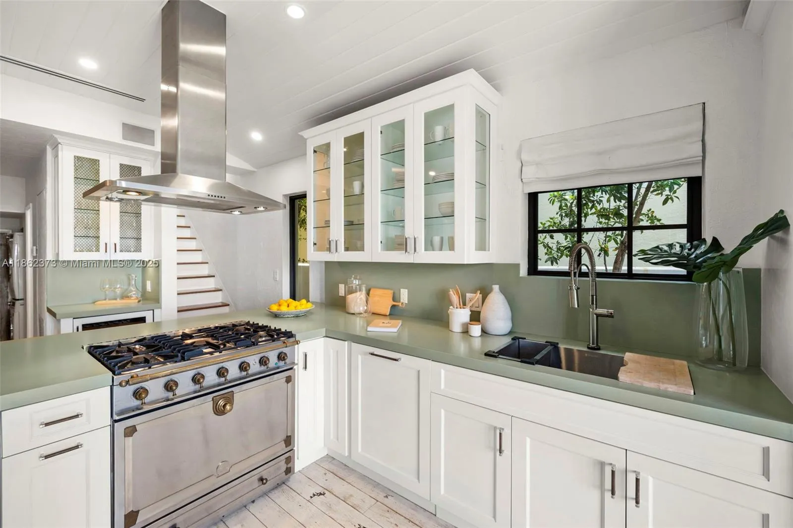 Miami Beach, Florida 33140, United States, 3 Bedrooms Bedrooms, ,4 BathroomsBathrooms,Residential,Active,197363