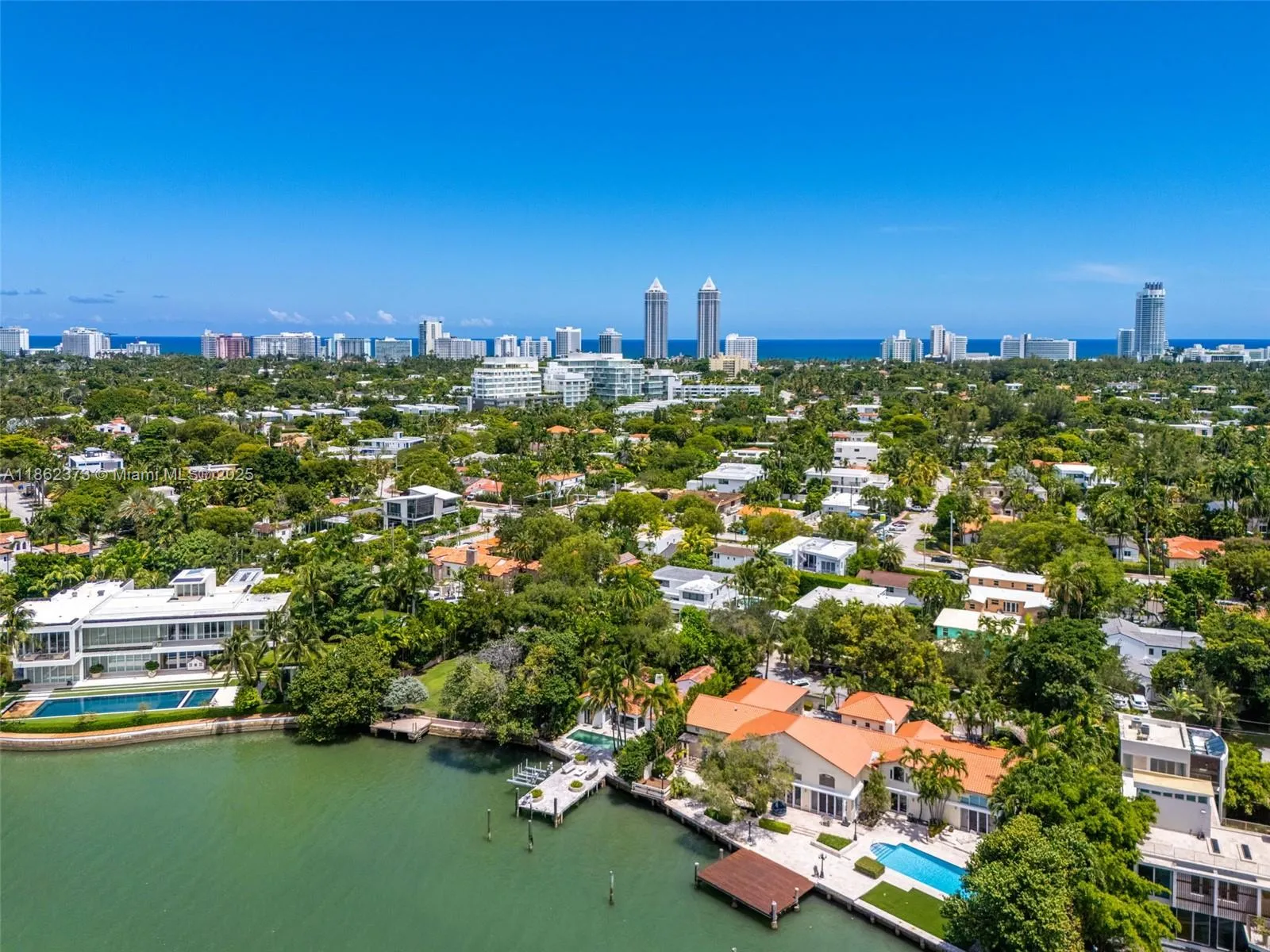 Miami Beach, Florida 33140, United States, 3 Bedrooms Bedrooms, ,4 BathroomsBathrooms,Residential,Active,197363