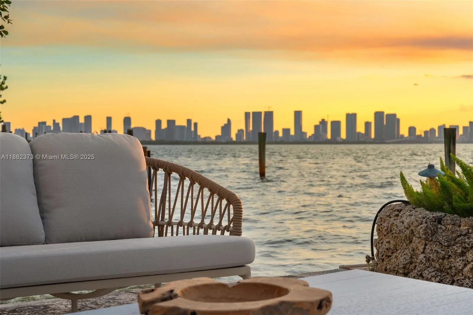 Miami Beach, Florida 33140, United States, 3 Bedrooms Bedrooms, ,4 BathroomsBathrooms,Residential,Active,197363