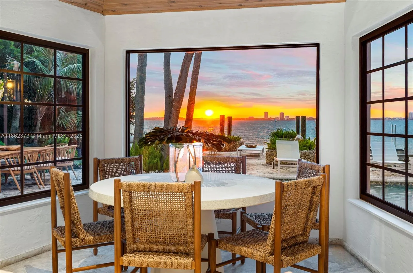 Miami Beach, Florida 33140, United States, 3 Bedrooms Bedrooms, ,4 BathroomsBathrooms,Residential,Active,197363