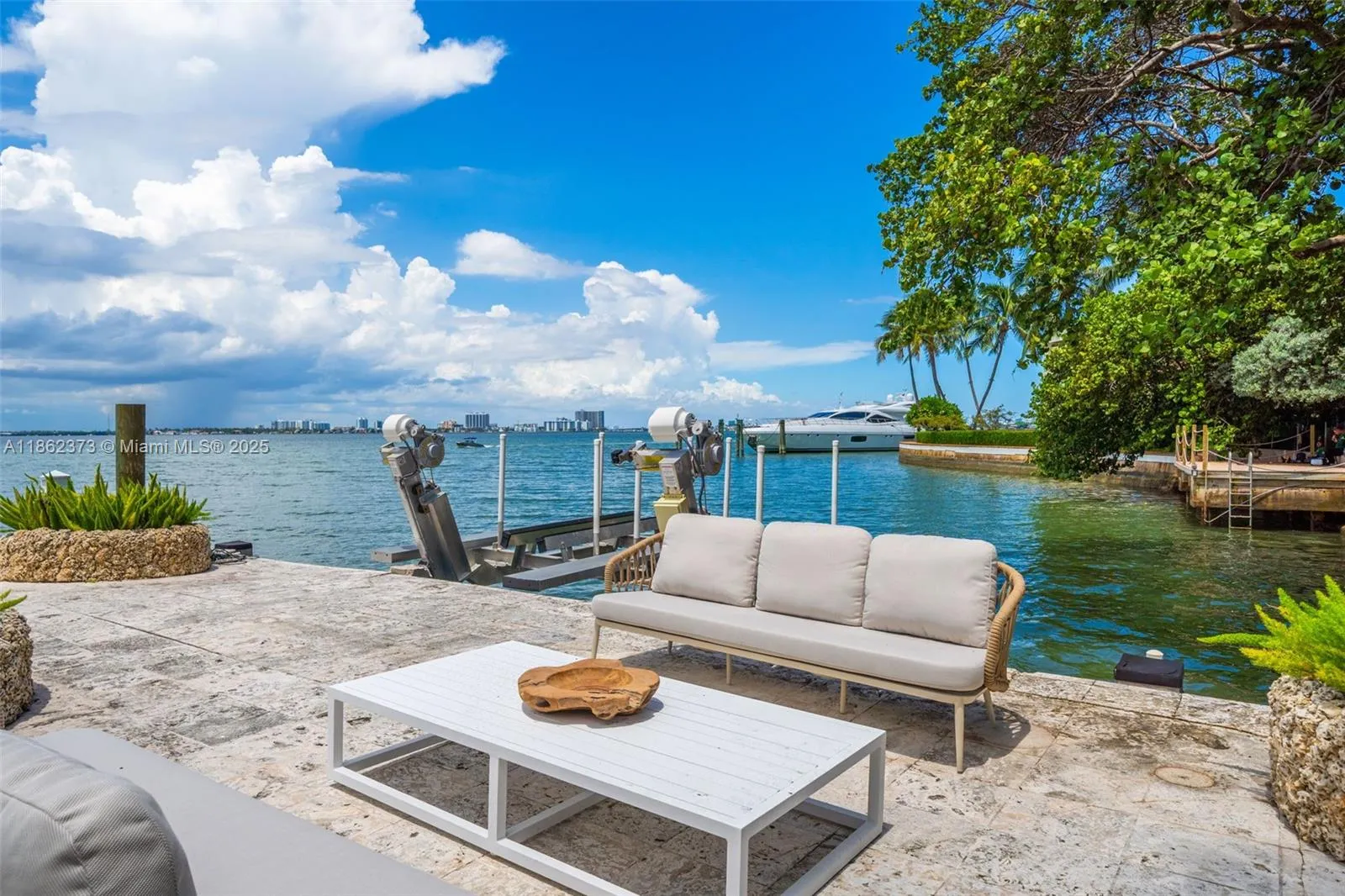 Miami Beach, Florida 33140, United States, 3 Bedrooms Bedrooms, ,4 BathroomsBathrooms,Residential,Active,197363