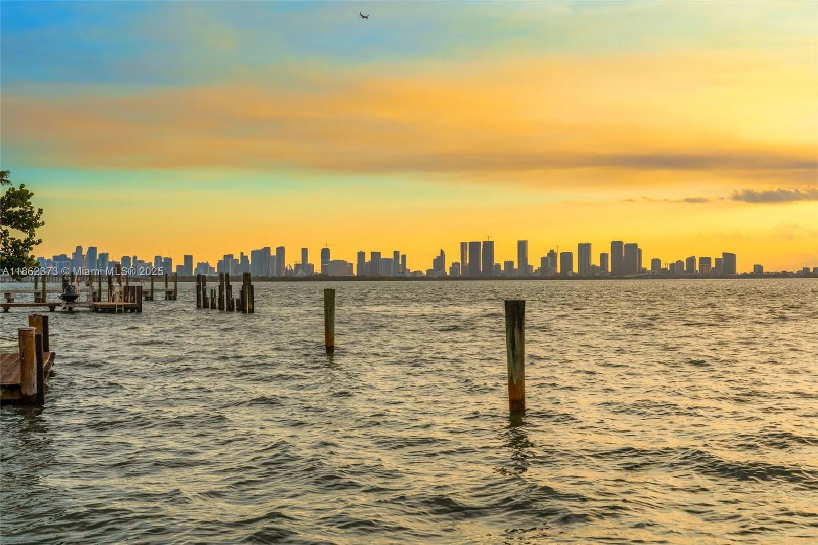 Miami Beach, Florida 33140, United States, 3 Bedrooms Bedrooms, ,4 BathroomsBathrooms,Residential,Active,197363