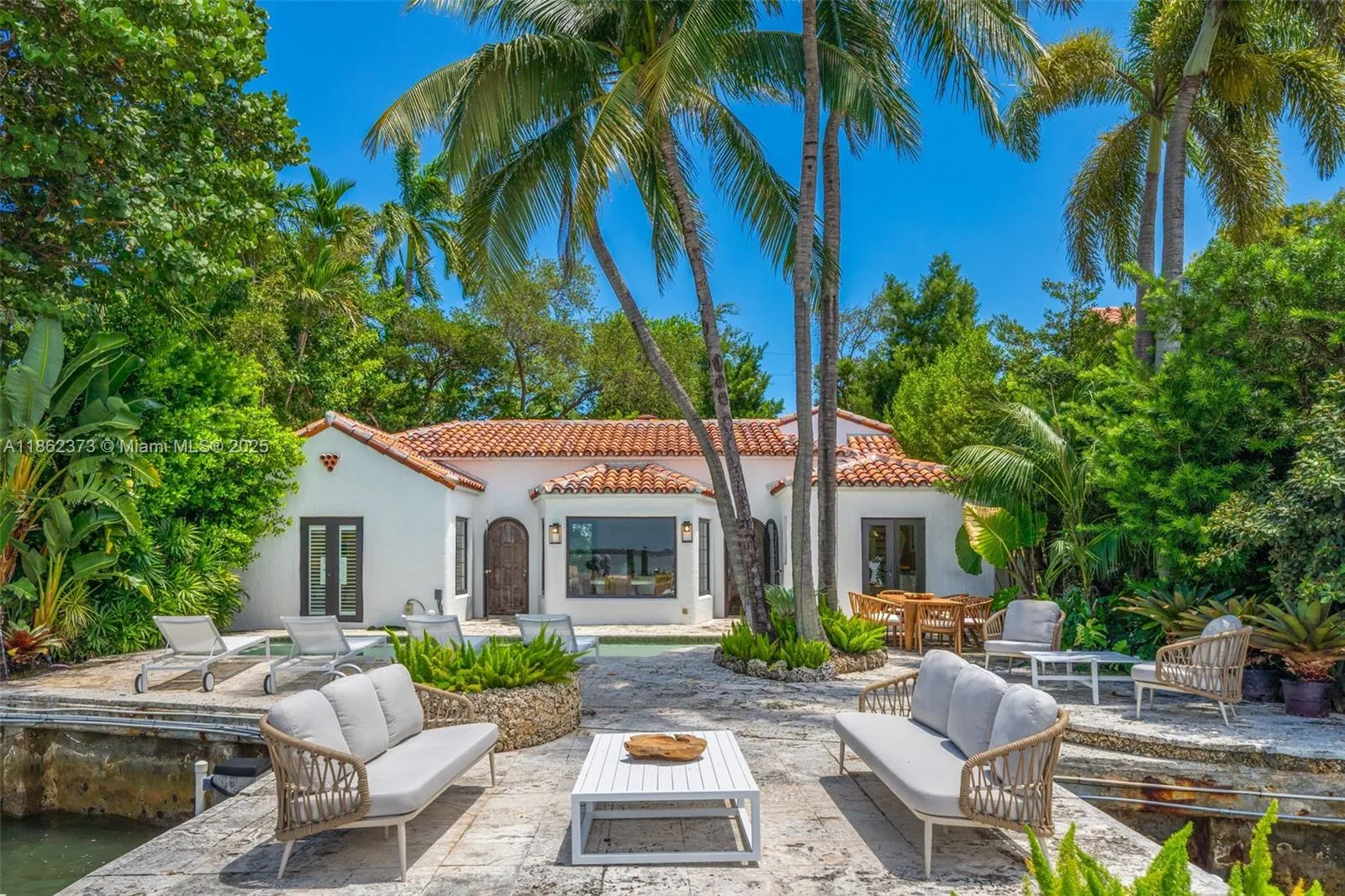 Miami Beach, Florida 33140, United States, 3 Bedrooms Bedrooms, ,4 BathroomsBathrooms,Residential,Active,197363