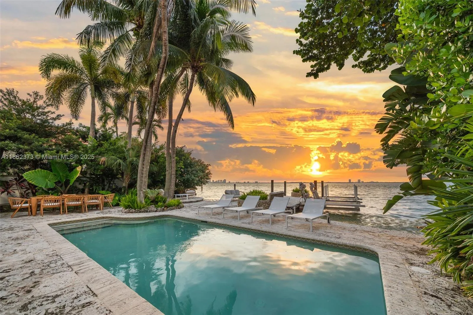 Miami Beach, Florida 33140, United States, 3 Bedrooms Bedrooms, ,4 BathroomsBathrooms,Residential,Active,197363