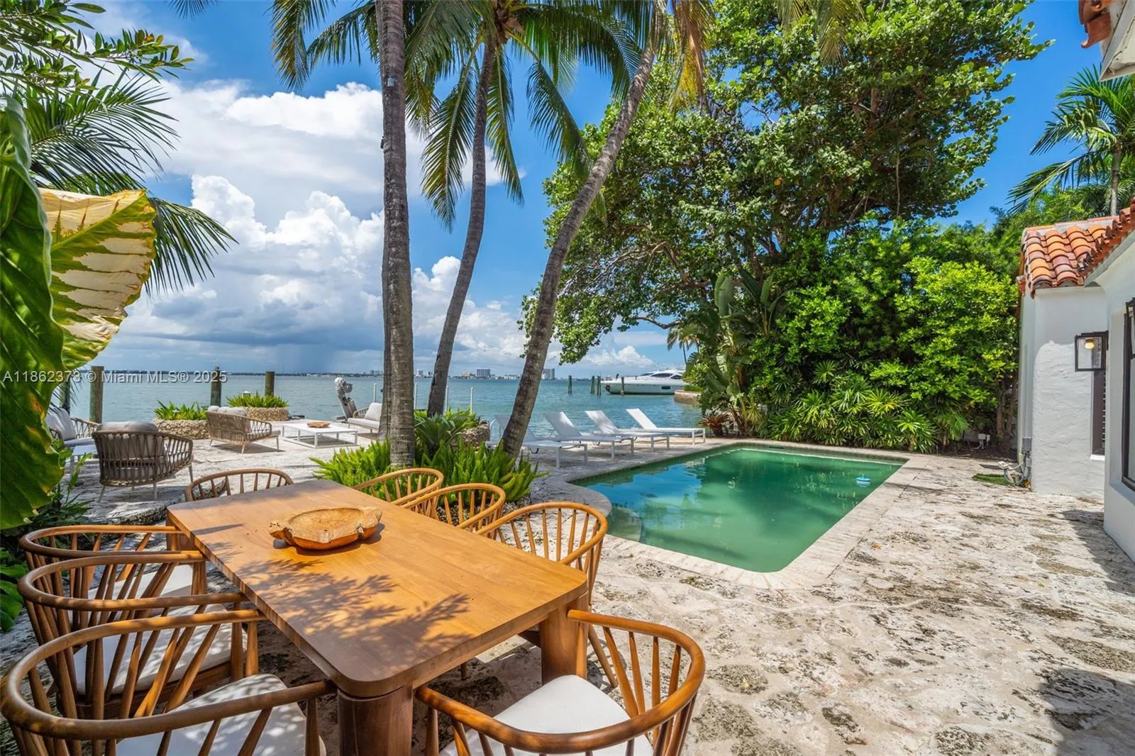 Miami Beach, Florida 33140, United States, 3 Bedrooms Bedrooms, ,4 BathroomsBathrooms,Residential,Active,197363