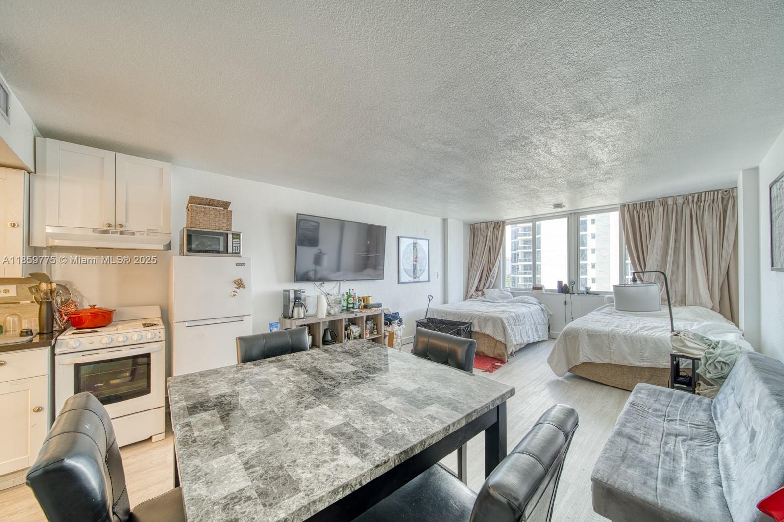 19201 Collins Ave 822