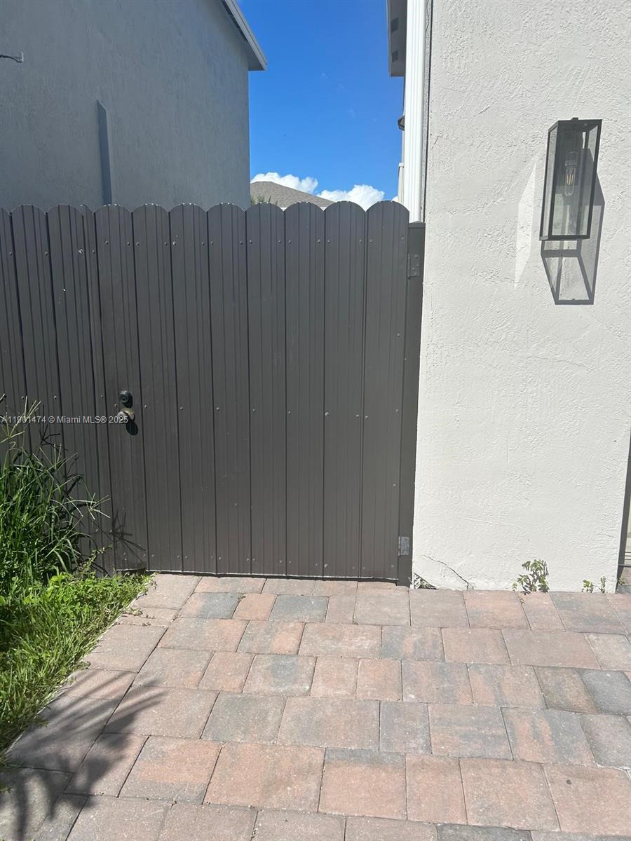 DIXIE HEIGHTS - Residential Lease