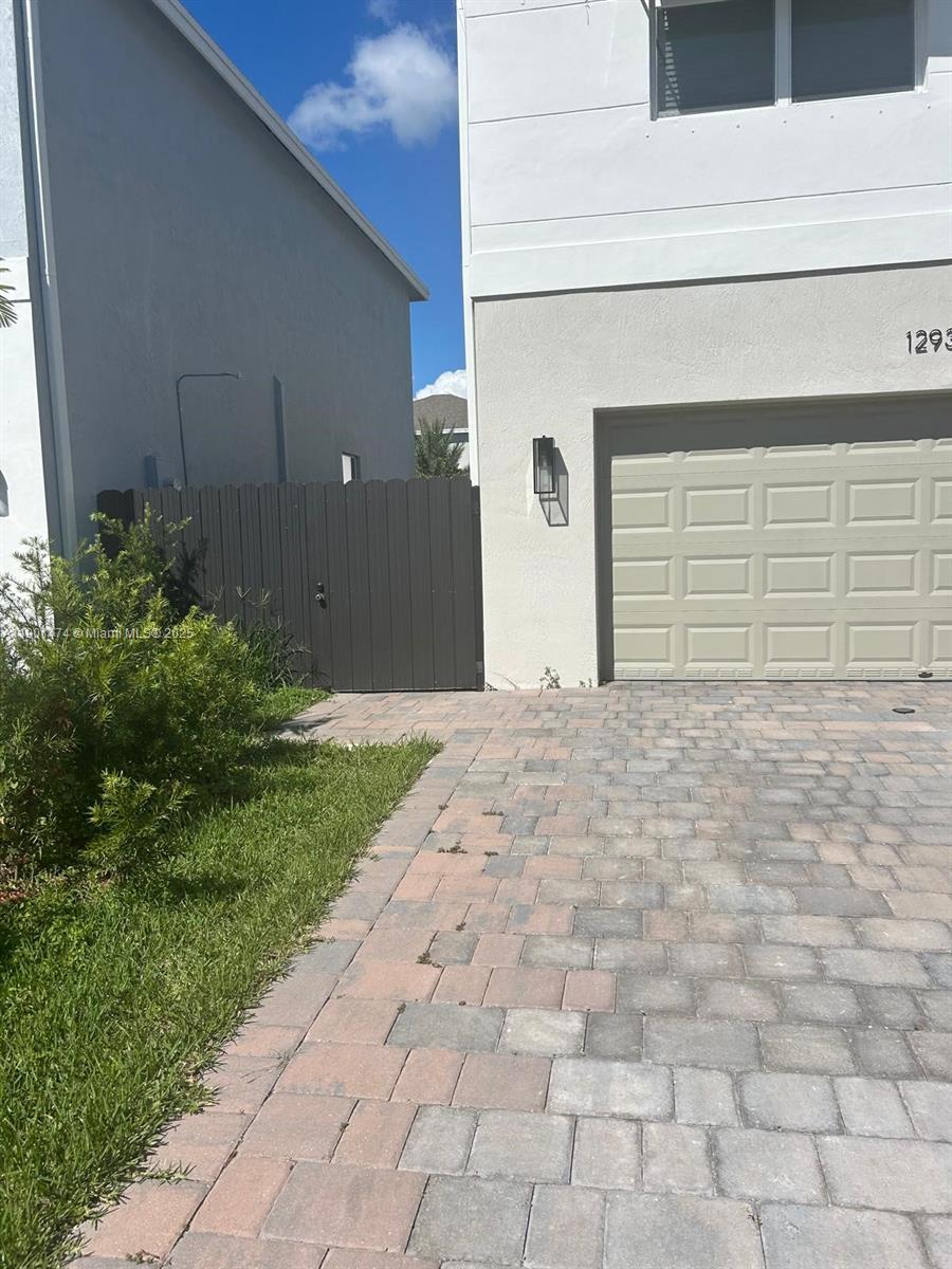 DIXIE HEIGHTS - Residential Lease