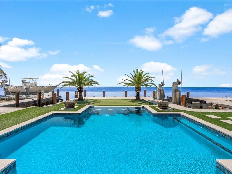 LARGO BEACH - Residential