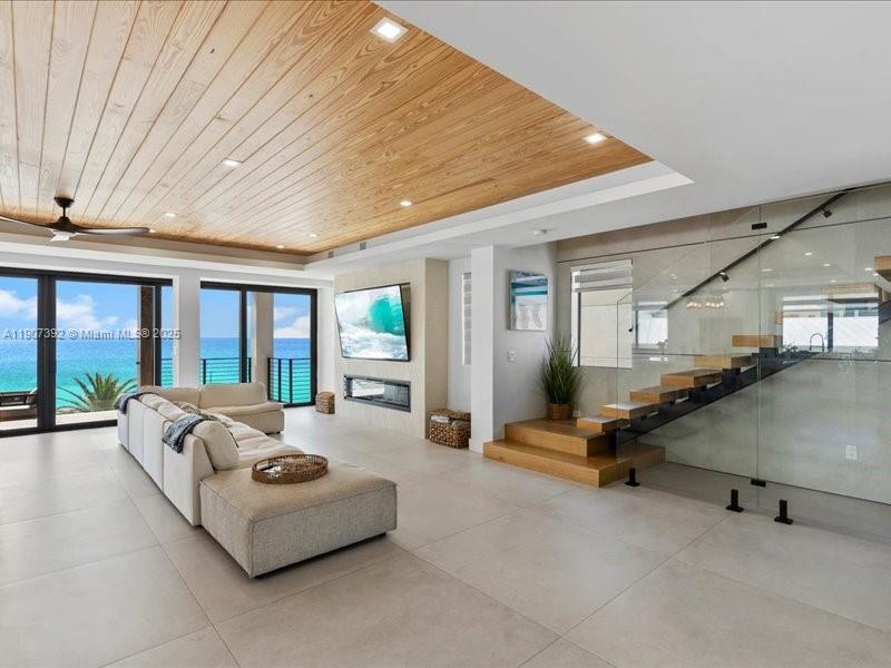 LARGO BEACH - Residential