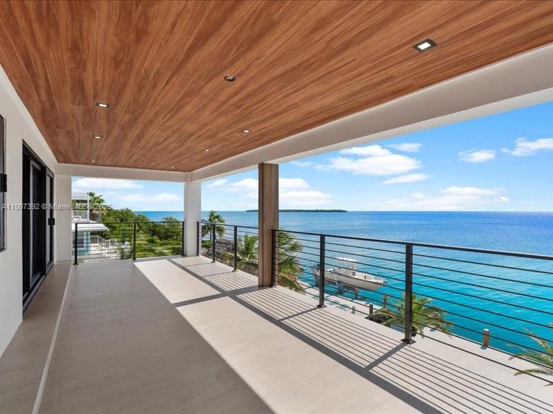 LARGO BEACH - Residential