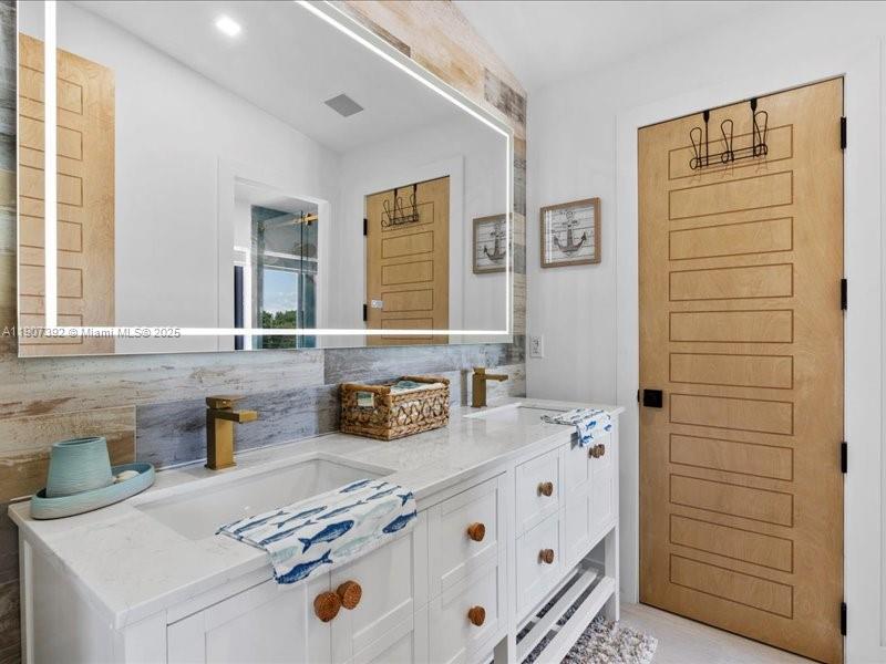 LARGO BEACH - Residential