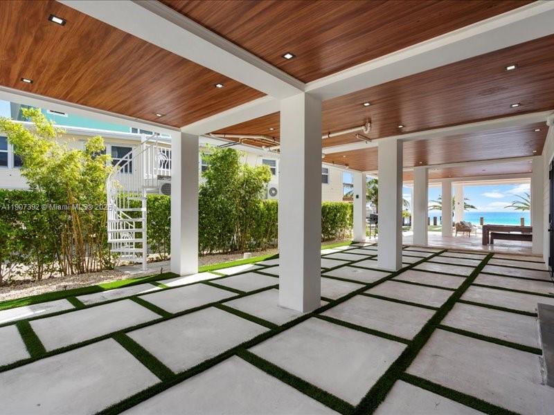 LARGO BEACH - Residential