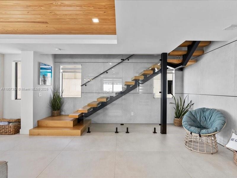 LARGO BEACH - Residential