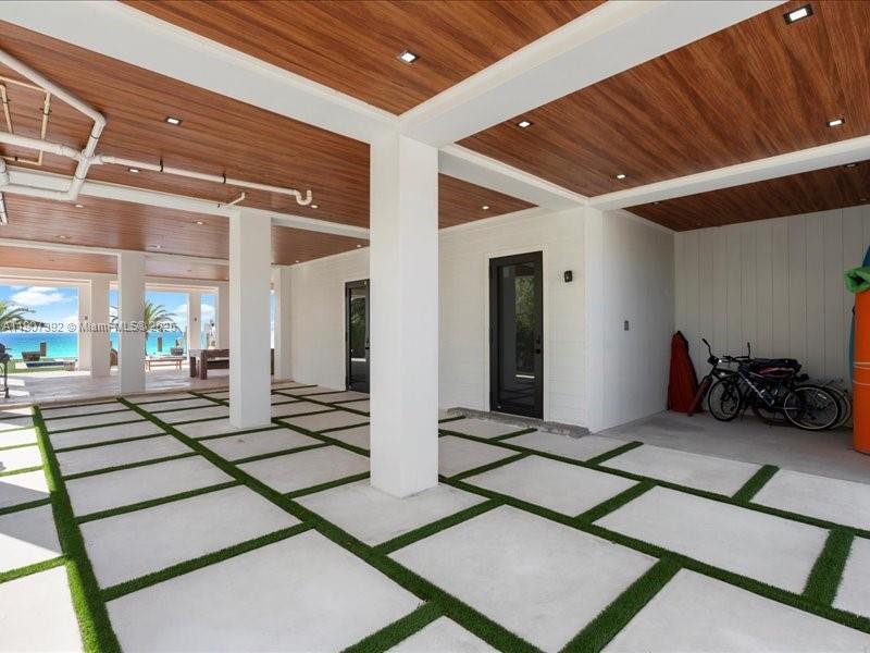 LARGO BEACH - Residential