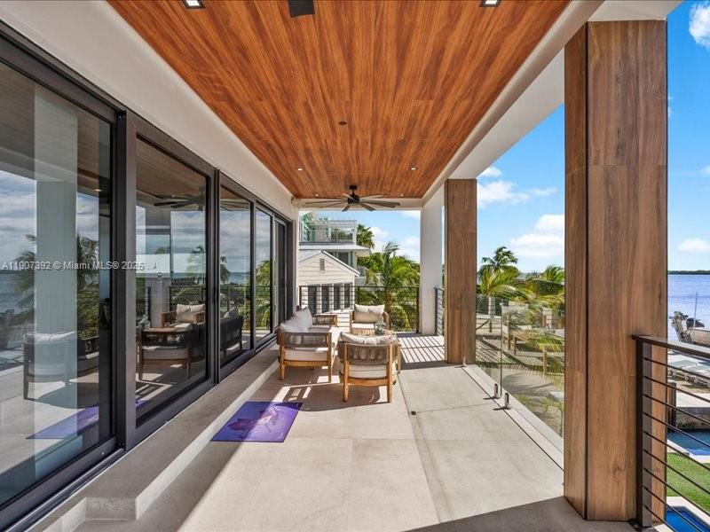 LARGO BEACH - Residential