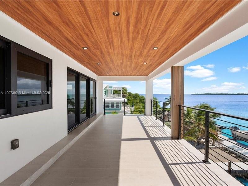LARGO BEACH - Residential