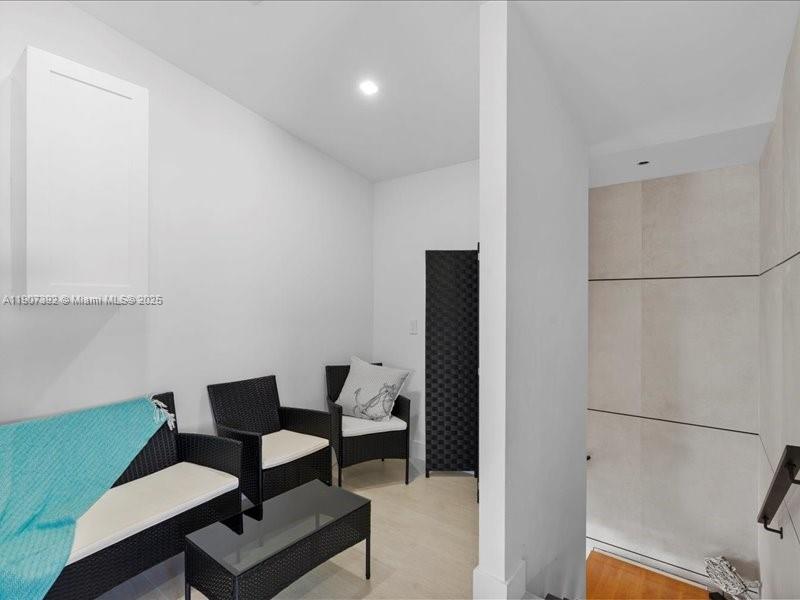 LARGO BEACH - Residential