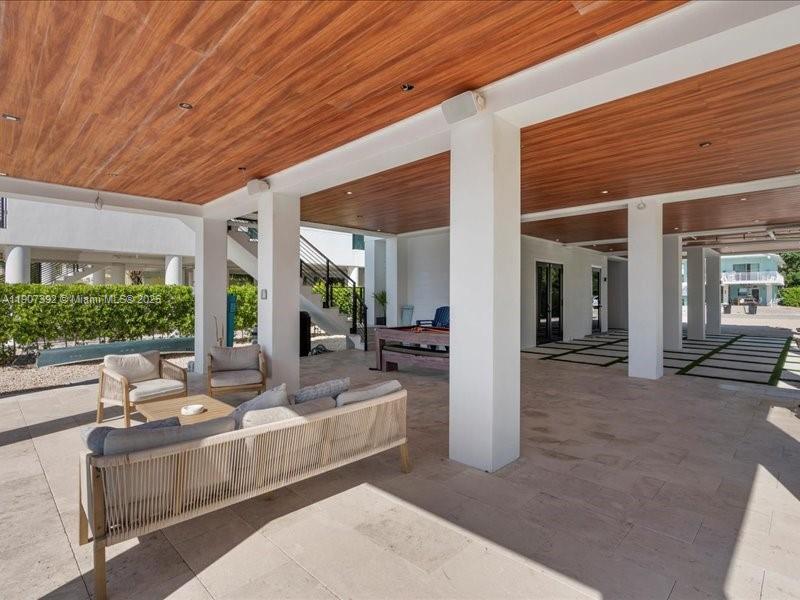 LARGO BEACH - Residential