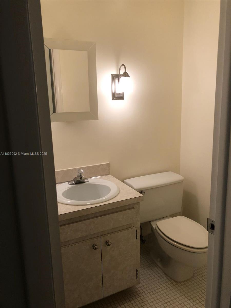 EMERALD HILLS C C APTS CO - Residential