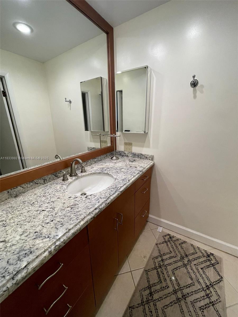 EMERALD HILLS C C APTS CO - Residential