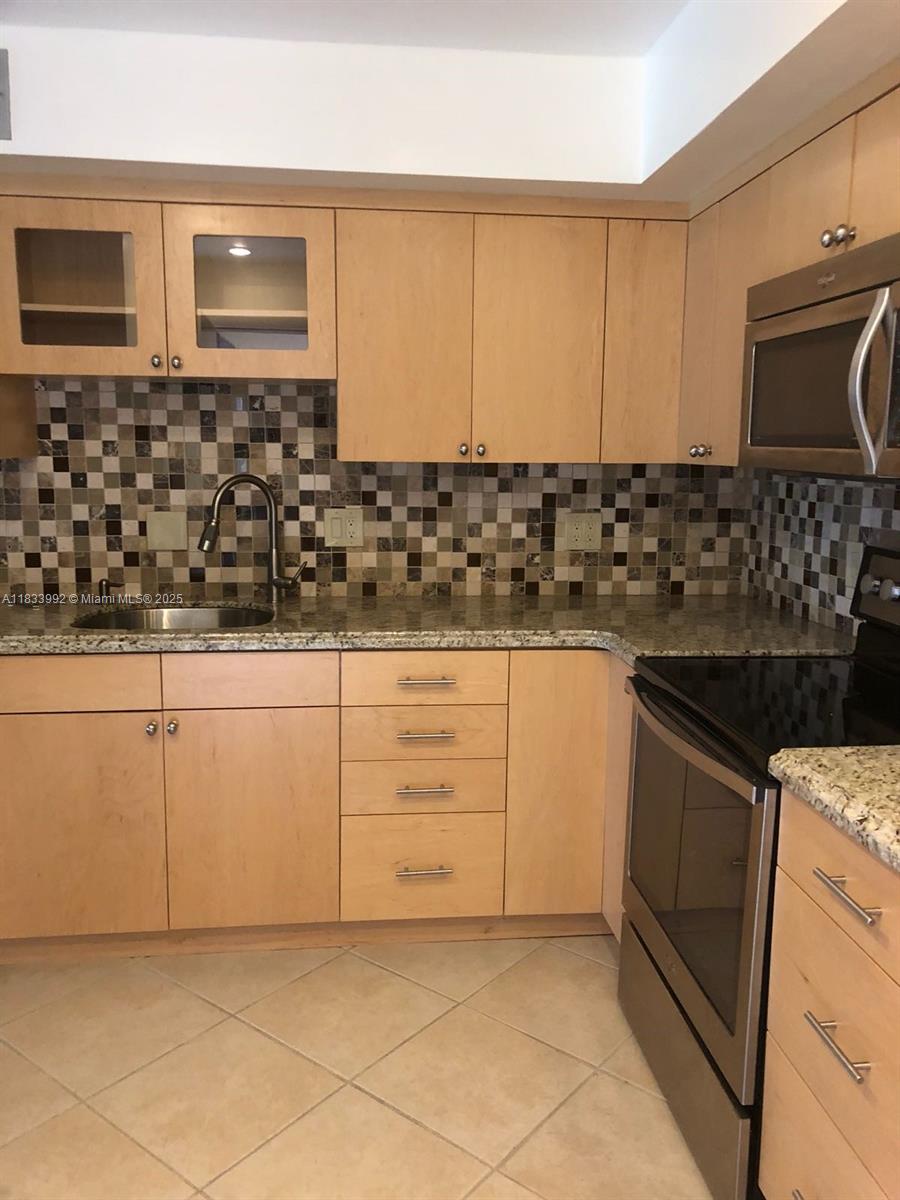 EMERALD HILLS C C APTS CO - Residential