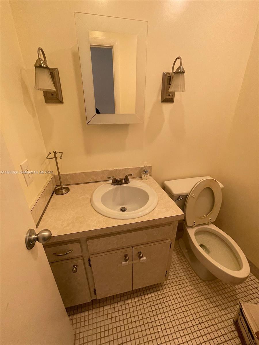 EMERALD HILLS C C APTS CO - Residential