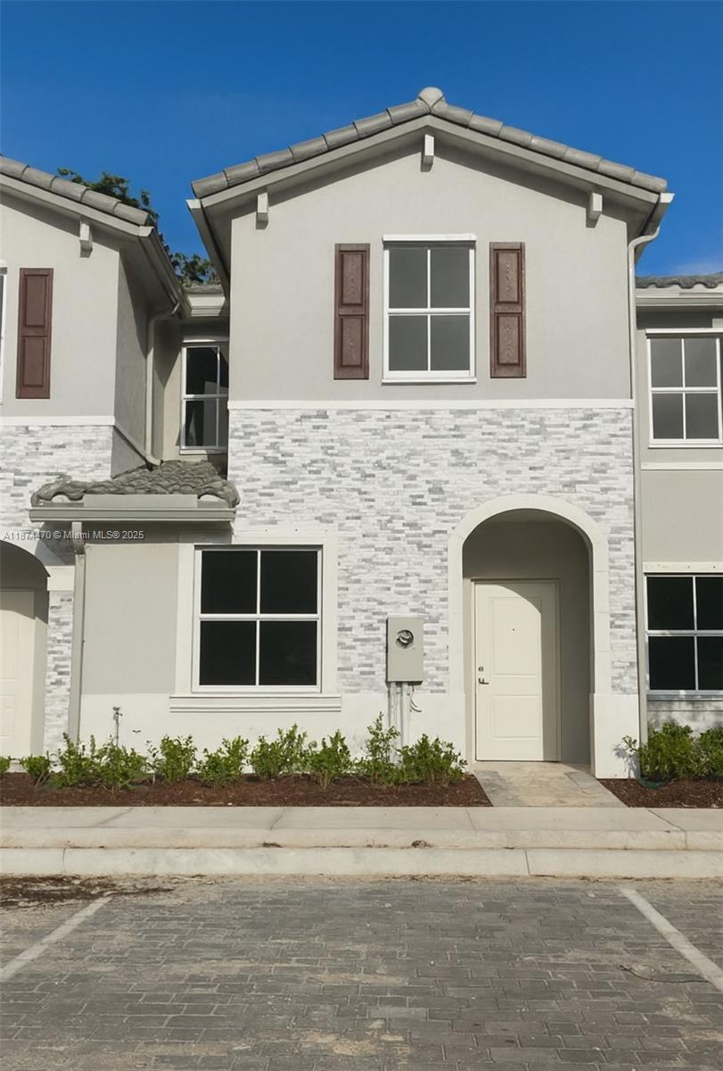 Beautiful townhouse! Enjoy your home with luxury amenities such as a pool, clubhouse, and gym. Located in a quiet community with great schools, Riviera is a very welcoming, family friendly neighborhood perfect for everyone. The upstairs has carpet flooring.