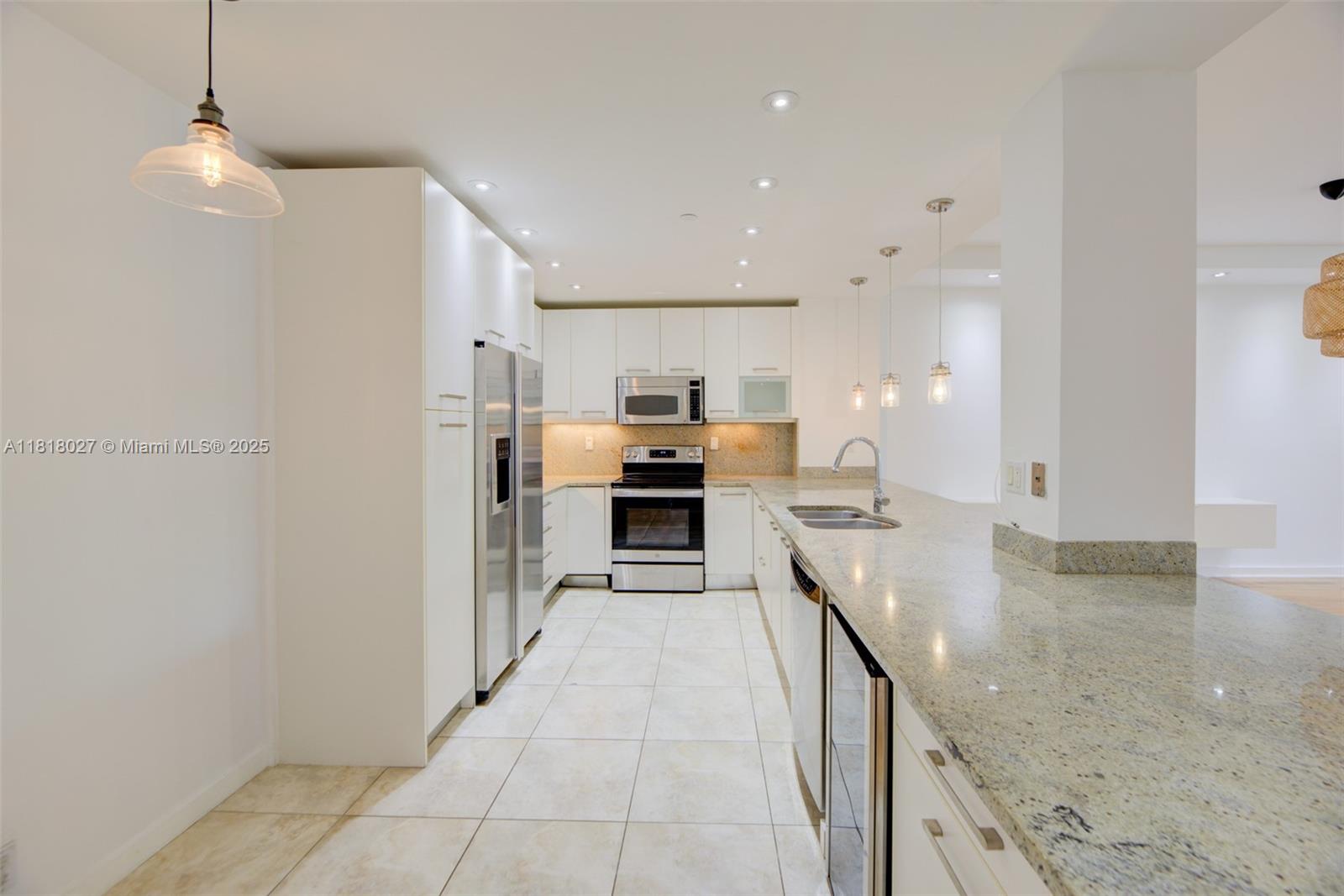 THE EMERALDBAY @ KEY COLO - Residential Lease