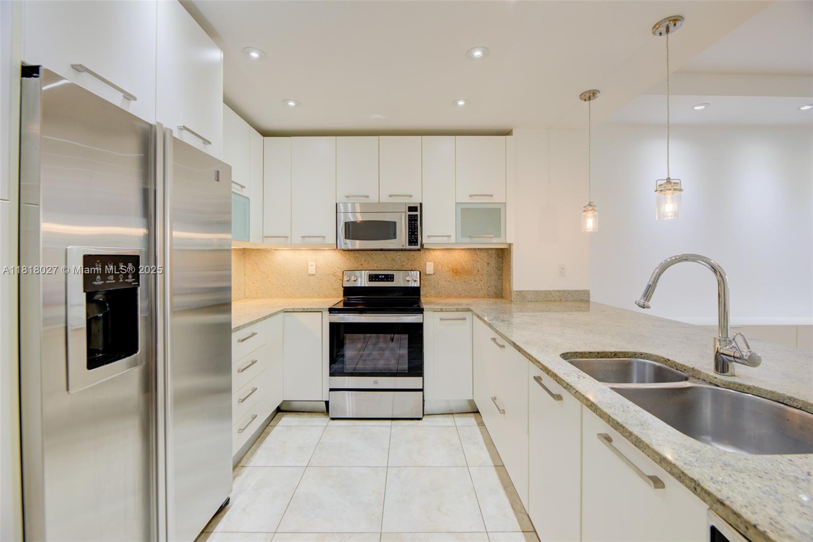 THE EMERALDBAY @ KEY COLO - Residential Lease