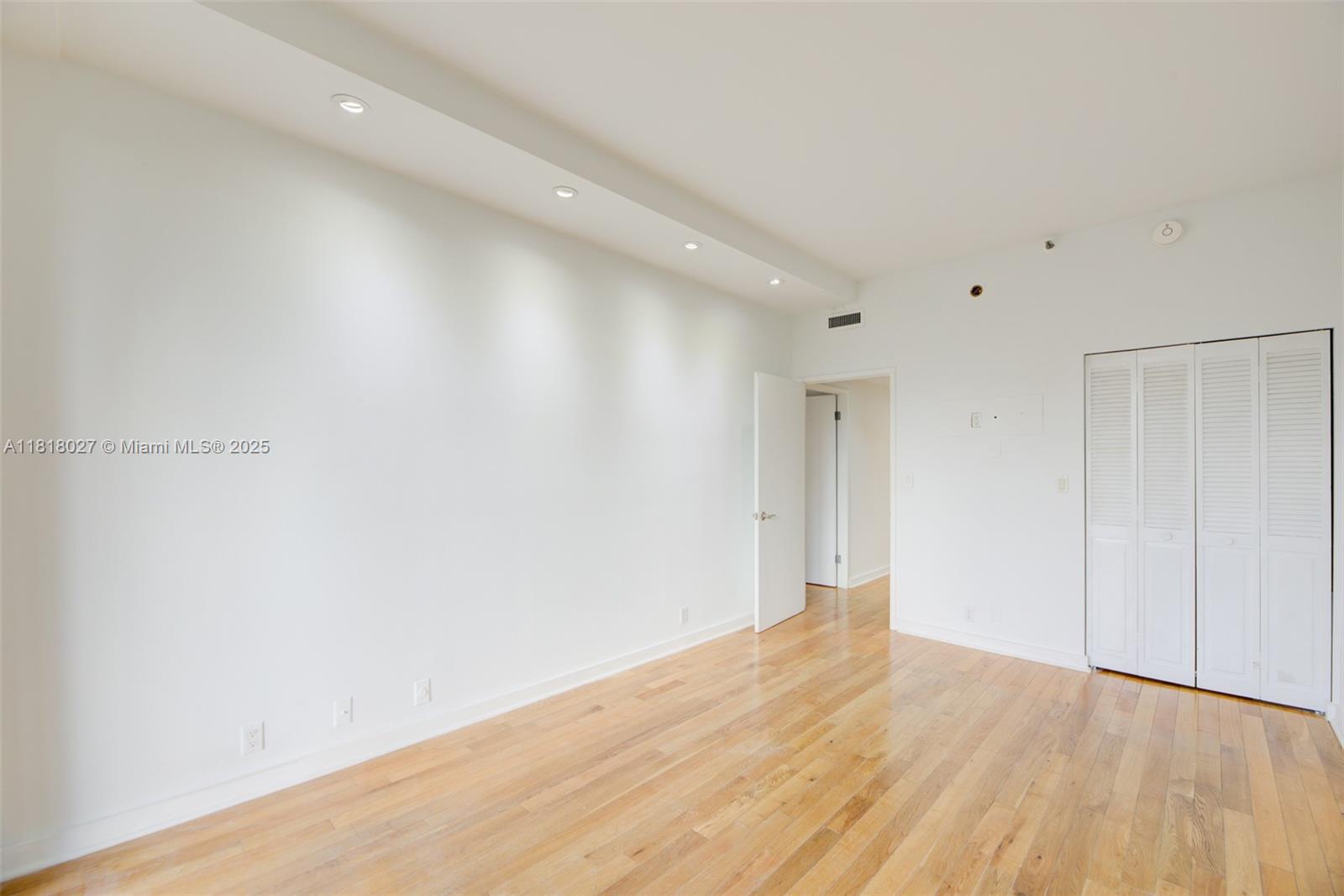 THE EMERALDBAY @ KEY COLO - Residential Lease