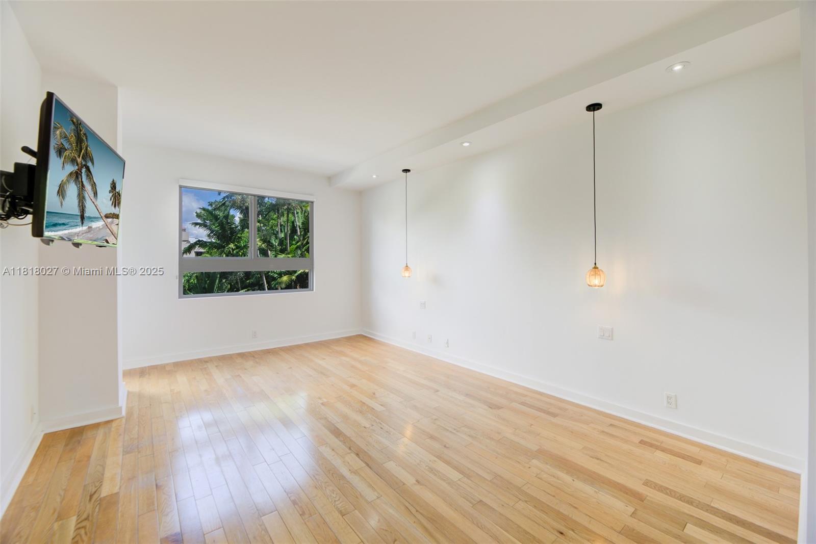 THE EMERALDBAY @ KEY COLO - Residential Lease