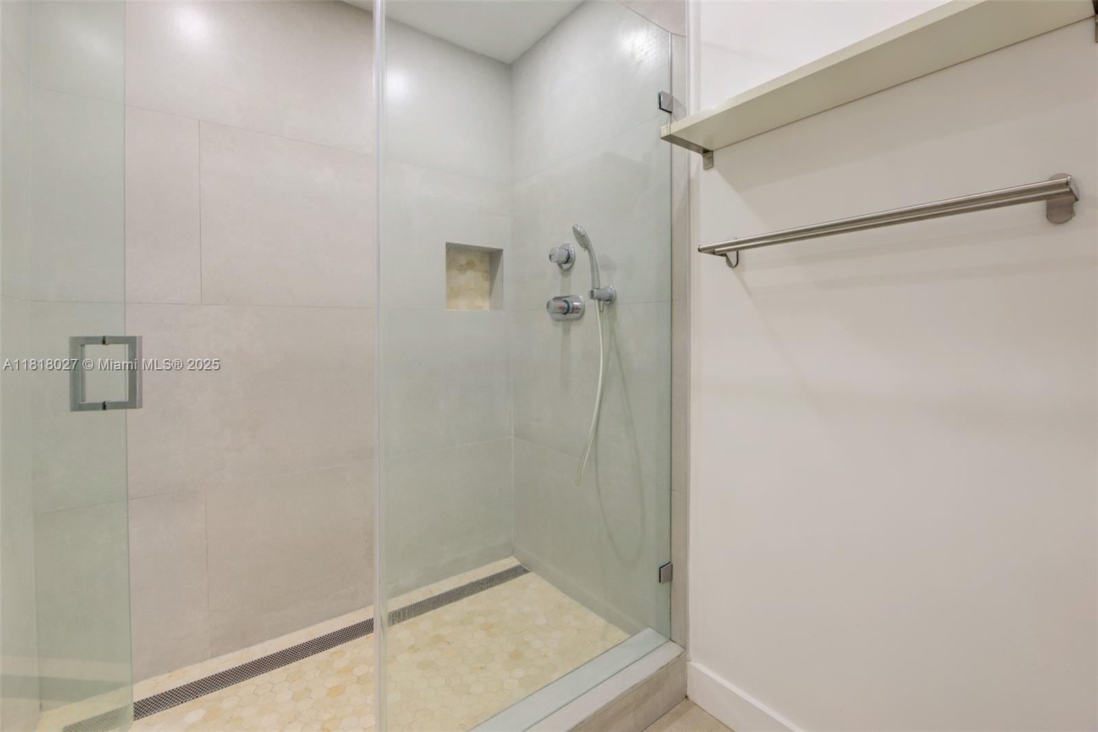 THE EMERALDBAY @ KEY COLO - Residential Lease