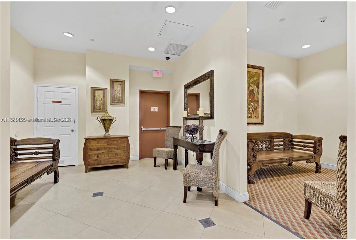 SHAMROCK BY THE GABLES CO - Residential Lease