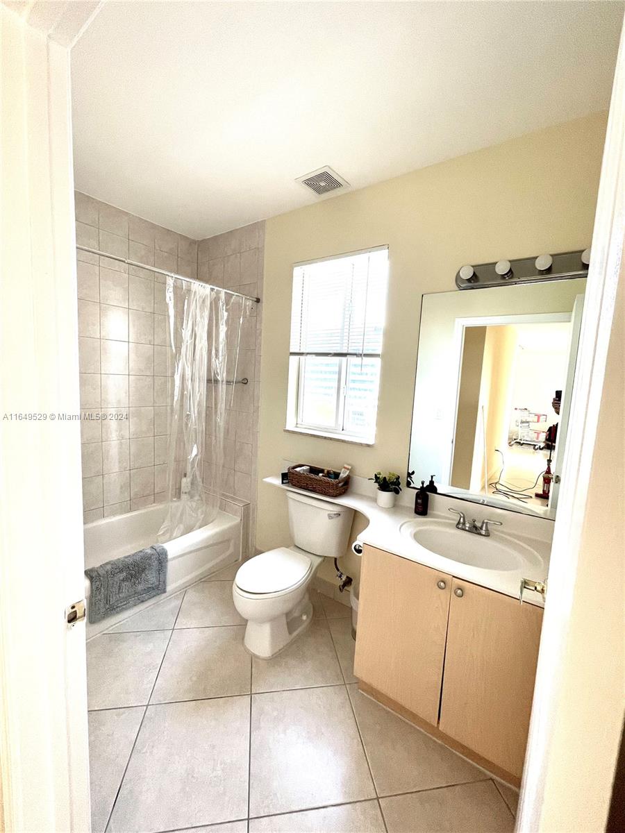 SHAMROCK BY THE GABLES CO - Residential Lease