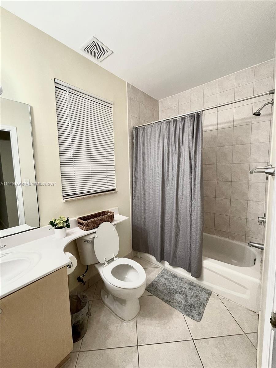 SHAMROCK BY THE GABLES CO - Residential Lease