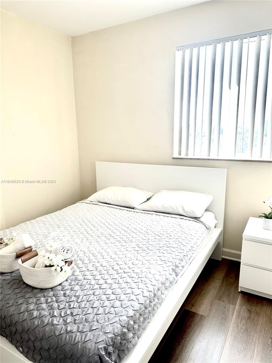 SHAMROCK BY THE GABLES CO - Residential Lease