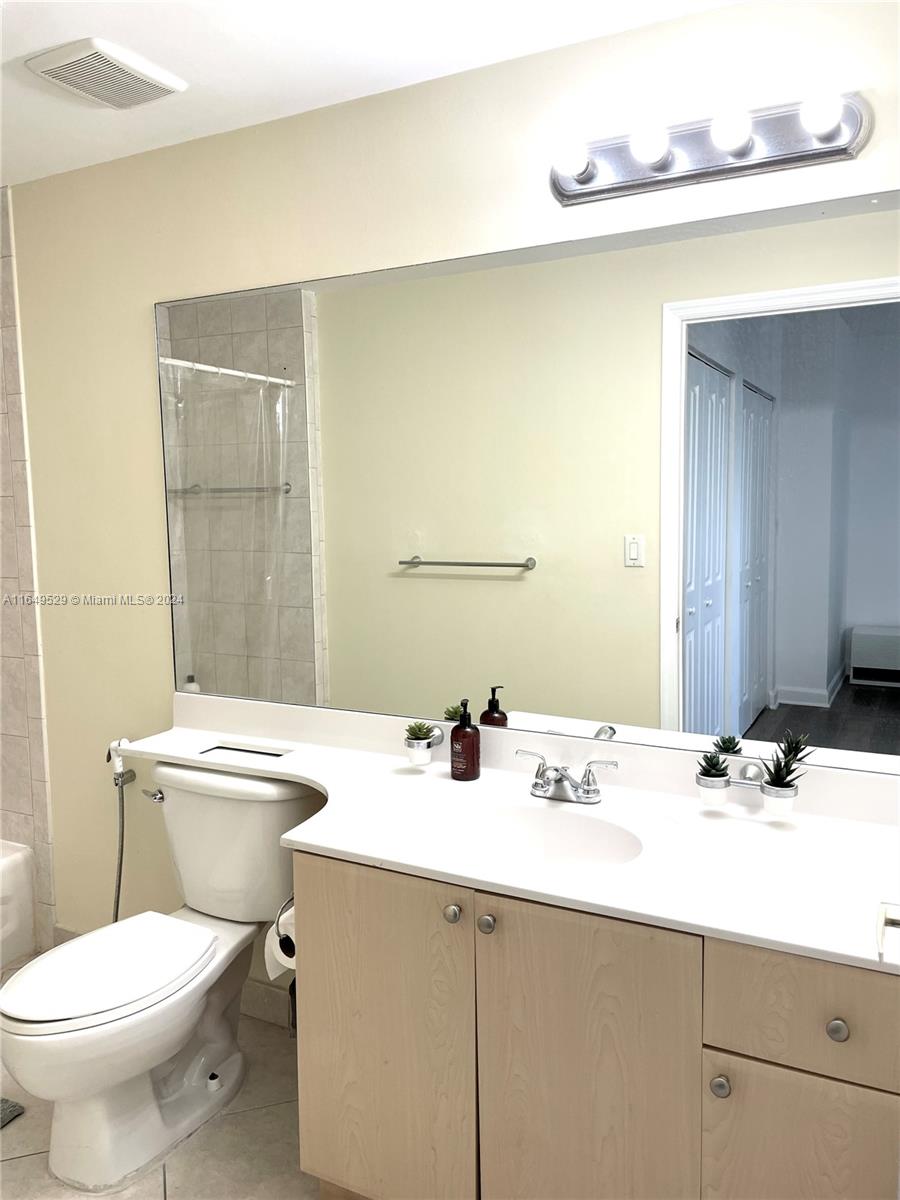 SHAMROCK BY THE GABLES CO - Residential Lease