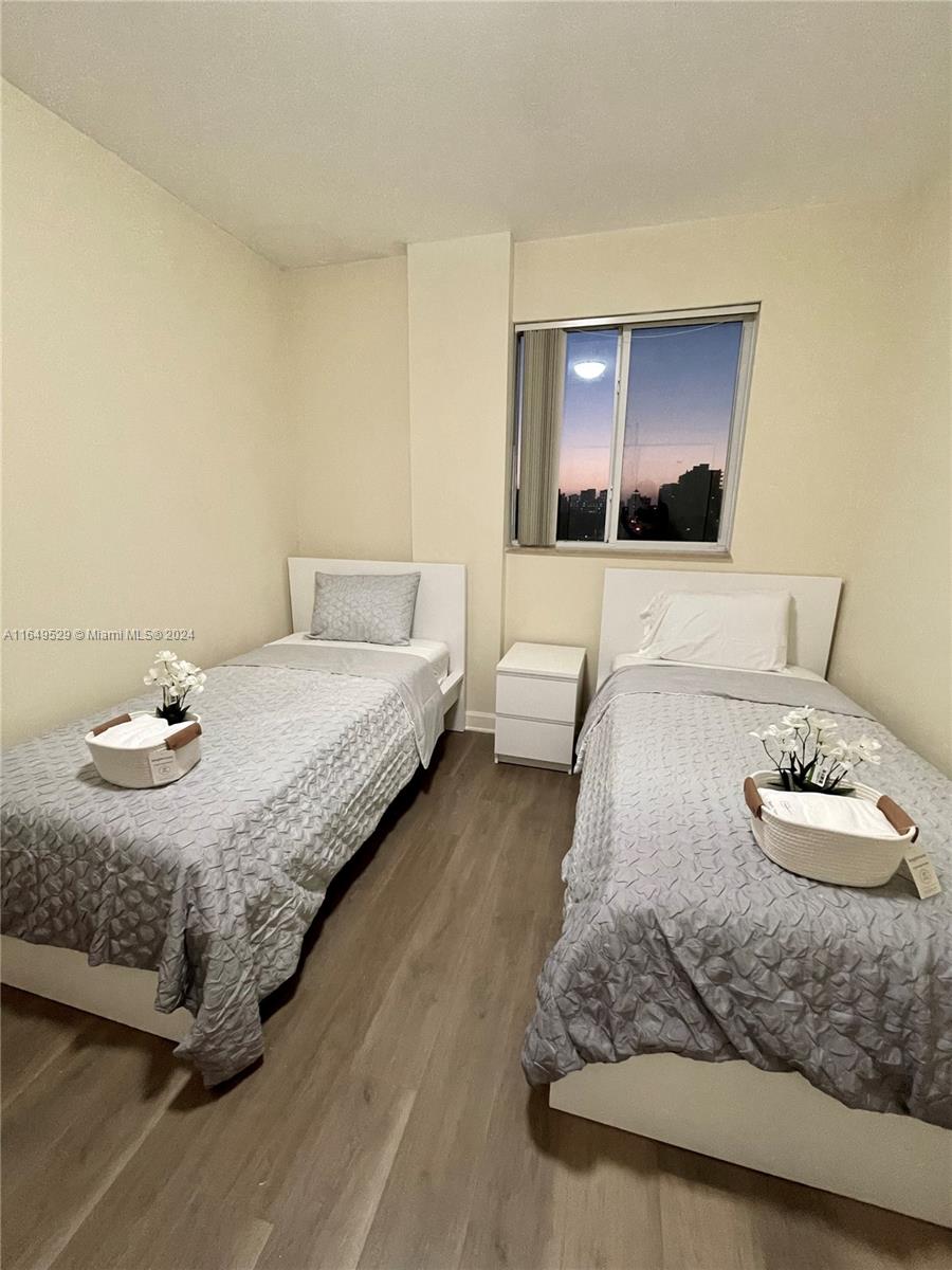 SHAMROCK BY THE GABLES CO - Residential Lease