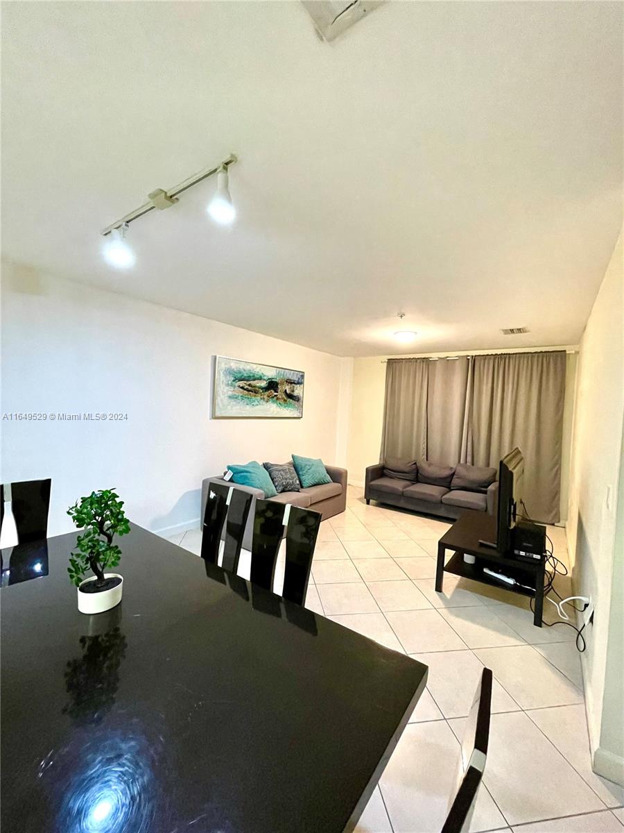 SHAMROCK BY THE GABLES CO - Residential Lease