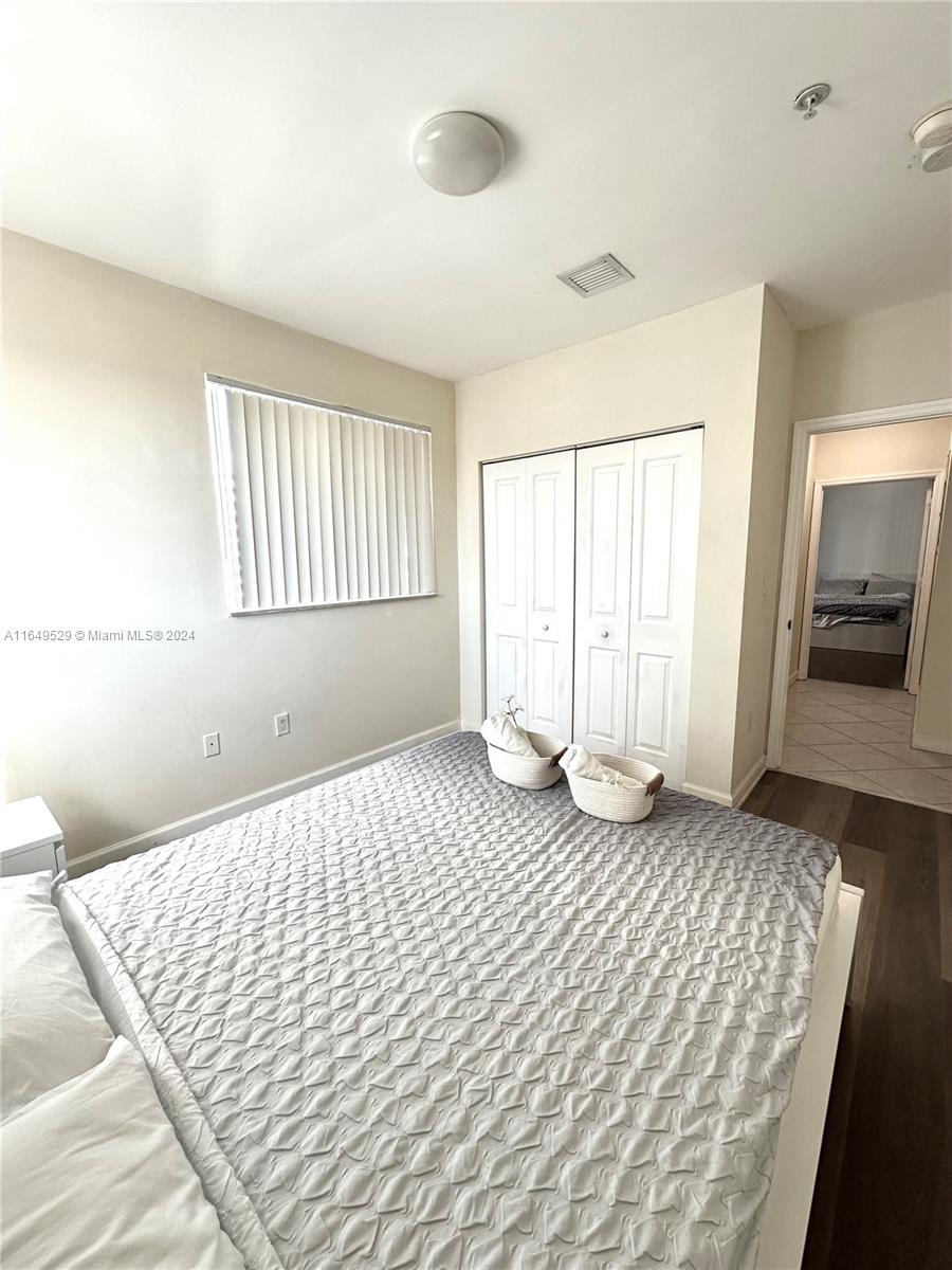 SHAMROCK BY THE GABLES CO - Residential Lease