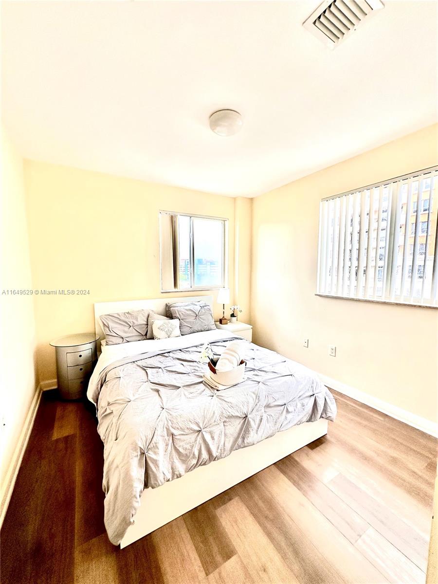 SHAMROCK BY THE GABLES CO - Residential Lease