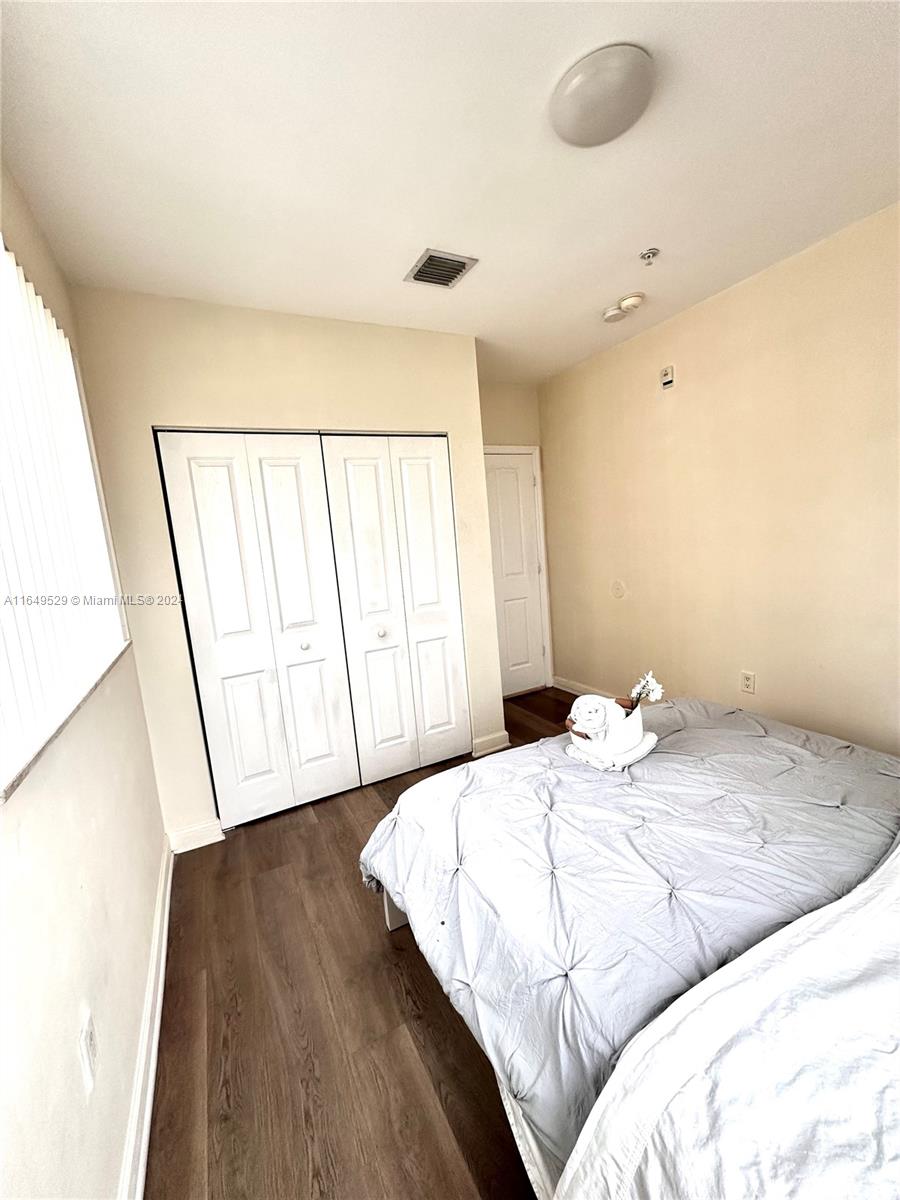 SHAMROCK BY THE GABLES CO - Residential Lease