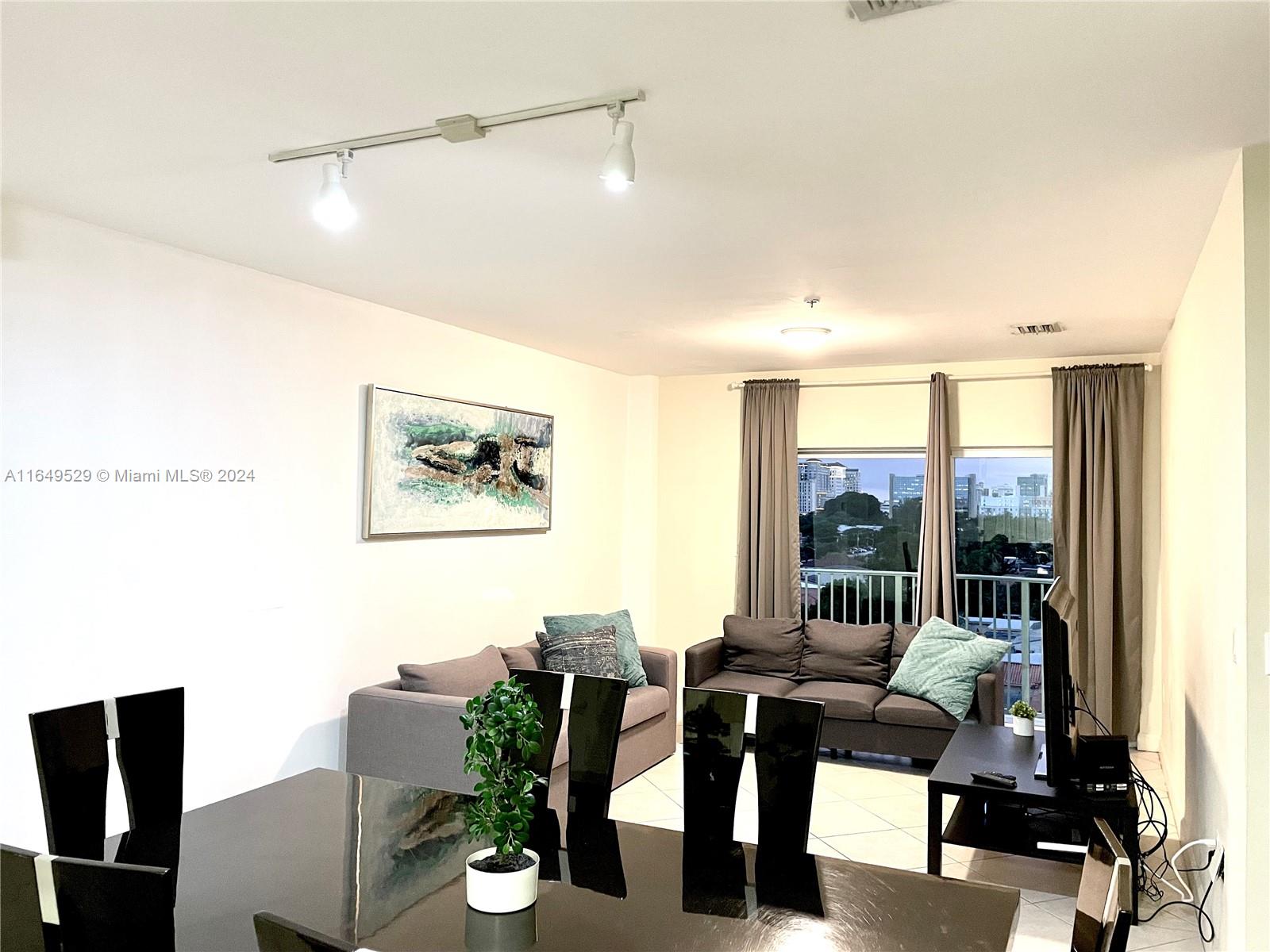 SHAMROCK BY THE GABLES CO - Residential Lease