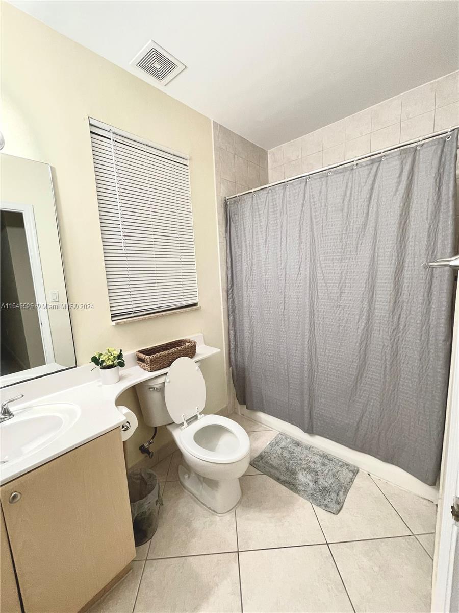 SHAMROCK BY THE GABLES CO - Residential Lease