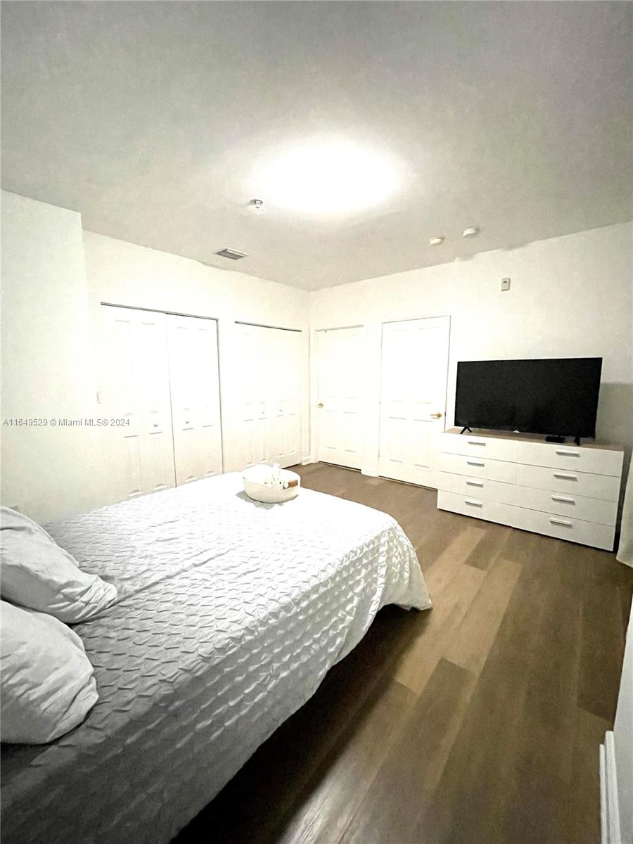 SHAMROCK BY THE GABLES CO - Residential Lease